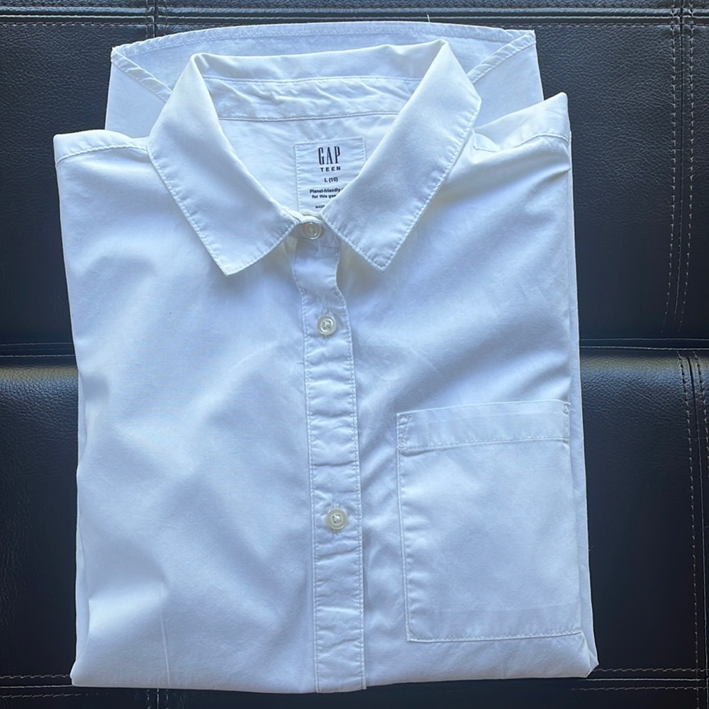 Gap white long sleeve button down shirt